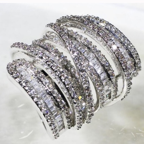 Jewelry - 💎NEW adorable CZ sterling silver ring 💎
